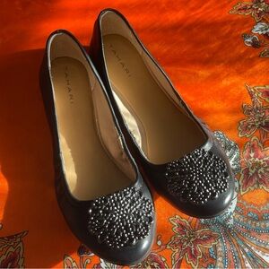 Tahari Venus Black Ballet Flats Womens Size 7M Medallion Comfort Scrunch